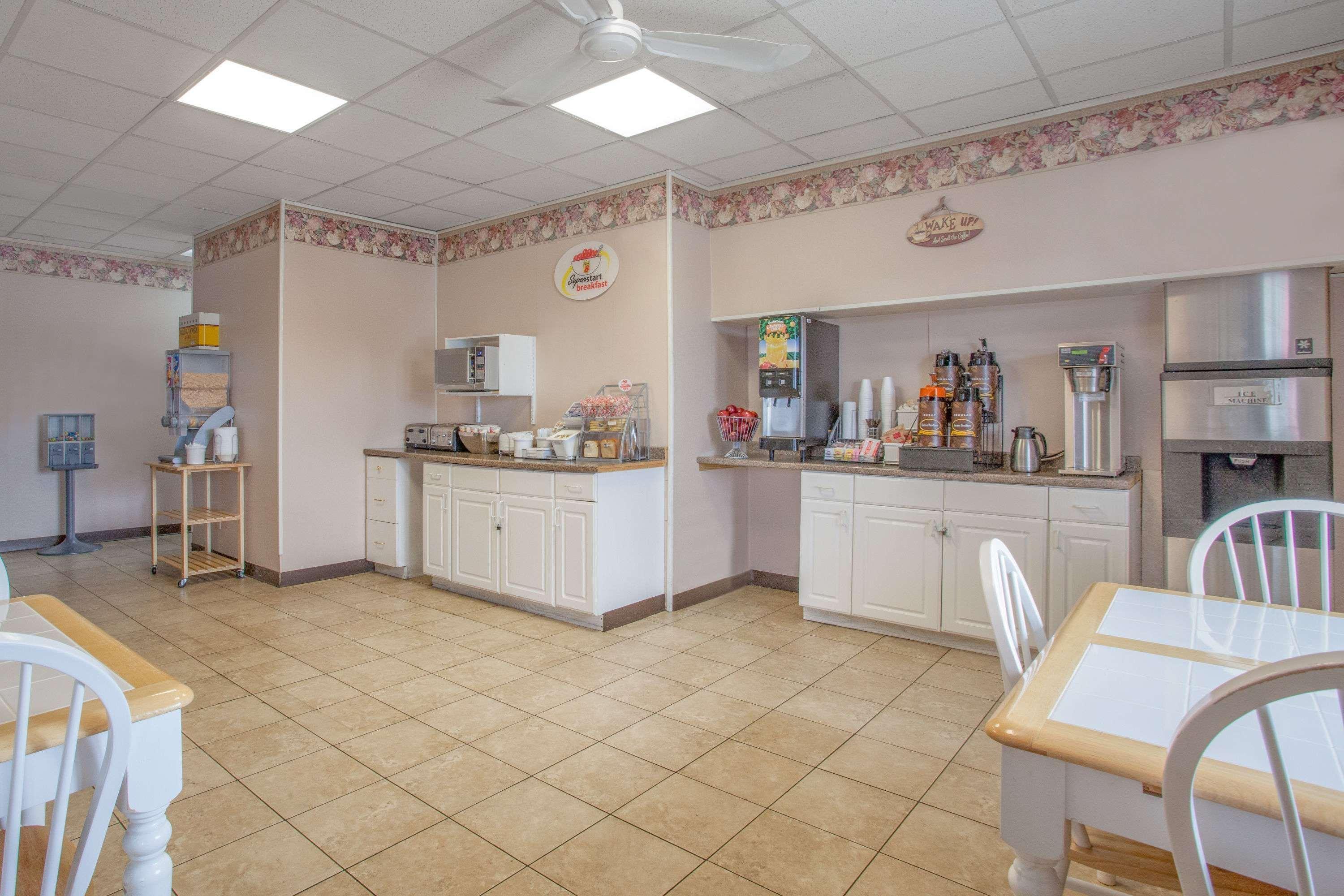 Super 8 By Wyndham Carlisle North Motel Dış mekan fotoğraf
